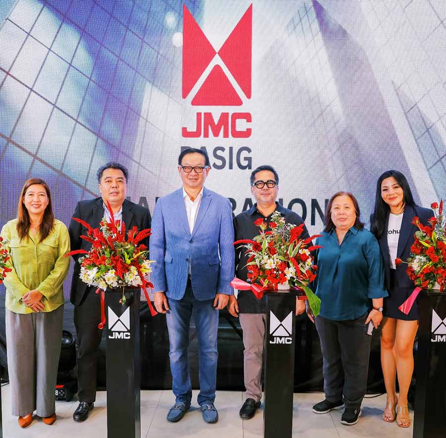 (From left) Timmy de Leon, marketing director, Astara Philippines; M.J del Pilar, sales director, JMC Philippines; Willy Tee Ten, president and CEO of Autohub Group; Noel Ignacio, SVP of Autohub Group; Christine Chua, SVP of Autohub Group, and Owee Cruz, VP for PR, Marketing and Fleet Sales, Autohub Group.