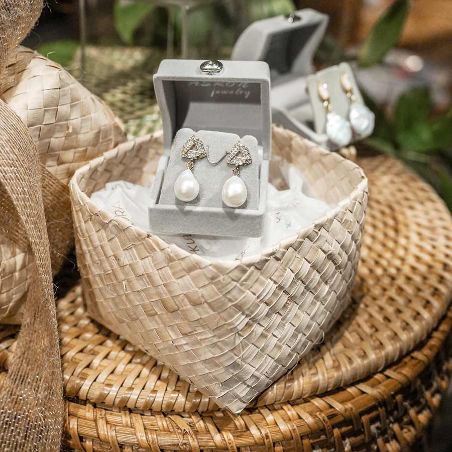 Baroque dangling earrings