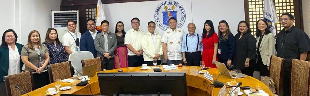 Angara (7th from right); Dr. Christopher Bernido, CVIF Dynamic Learning Program co-developer (6th from right) and; Orlino (5th from right)