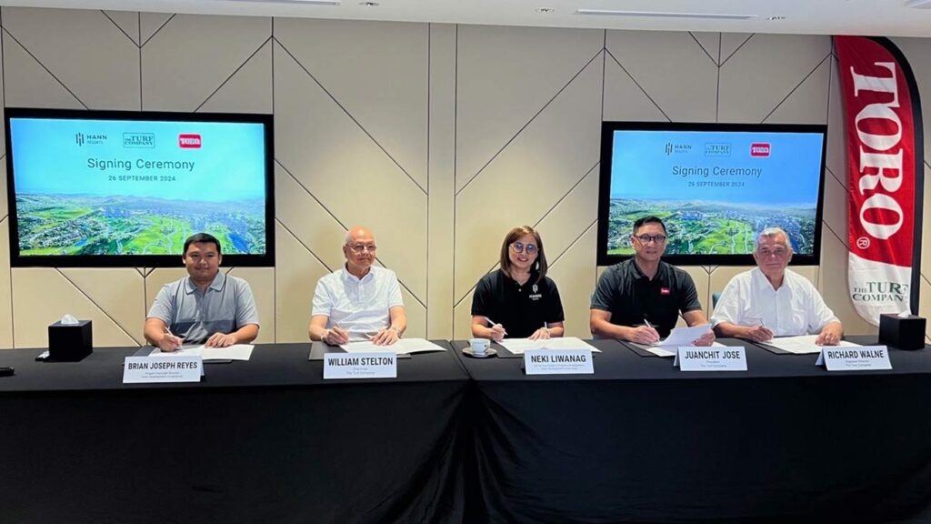 (From left) Brian Joseph Reyes, Hann Reserve project oversight director; William Stelton, chairman, The Turf Company; Neki Liwanag, Hann Reserve VP; Jose and; Richard Walne, managing director APAC, The Toro Company.