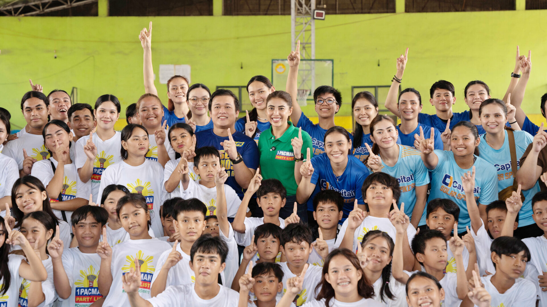 ENTHUSIASTIC: 1Pacman Partylist No. 1 nominee Milka Romero and Capital1 players share center stage with the participants of the clinic in Cebu.