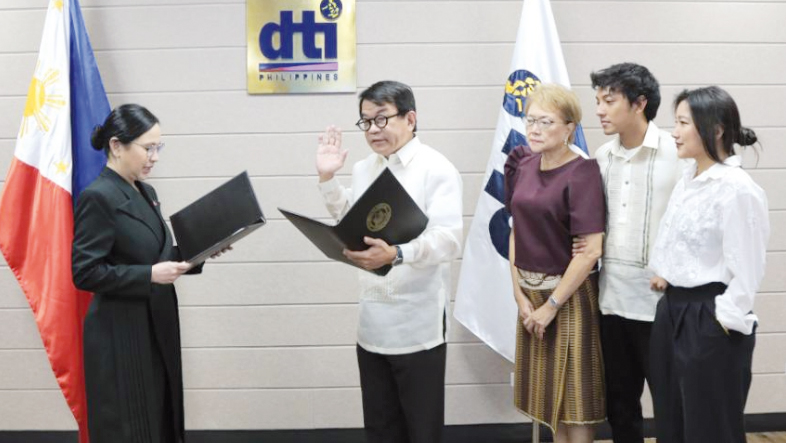 Mejia takes his oath as NDC general manager before Trade Secretary Cristina Roque at the DTI Office, Makati City on Dec. 16, 2024.