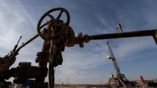 A views shows an oil drilling rig at Zhetybay field in the Mangystau region, Kazakhstan. (Reuters Photo)