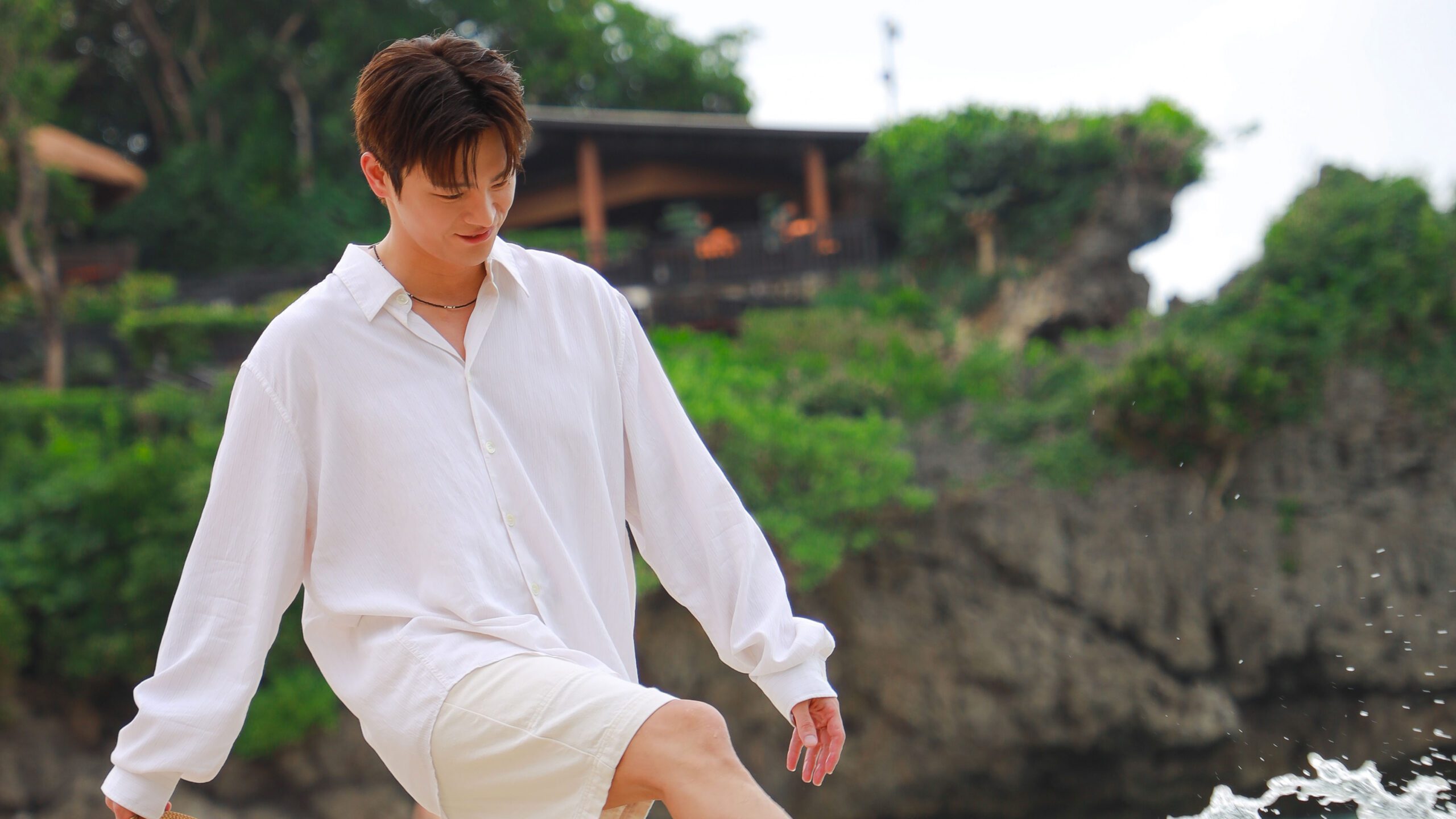 Seo In Guk was visibly captivated by the stunning beauty of Boracay. TOURISM.GOV.PH