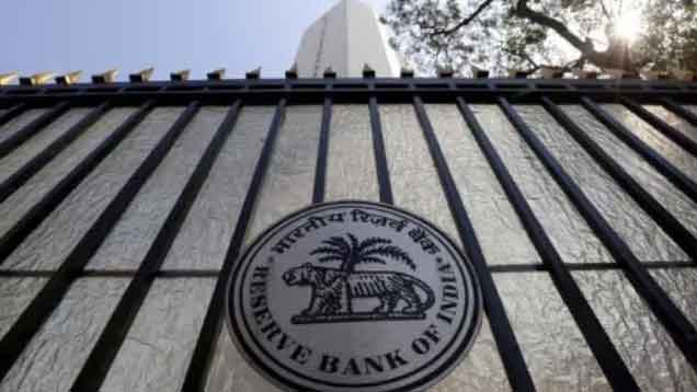 The Reserve Bank of India (RBI) seal is pictured on a gate outside the RBI headquarters in Mumbai, India. (Reuters Photo)
