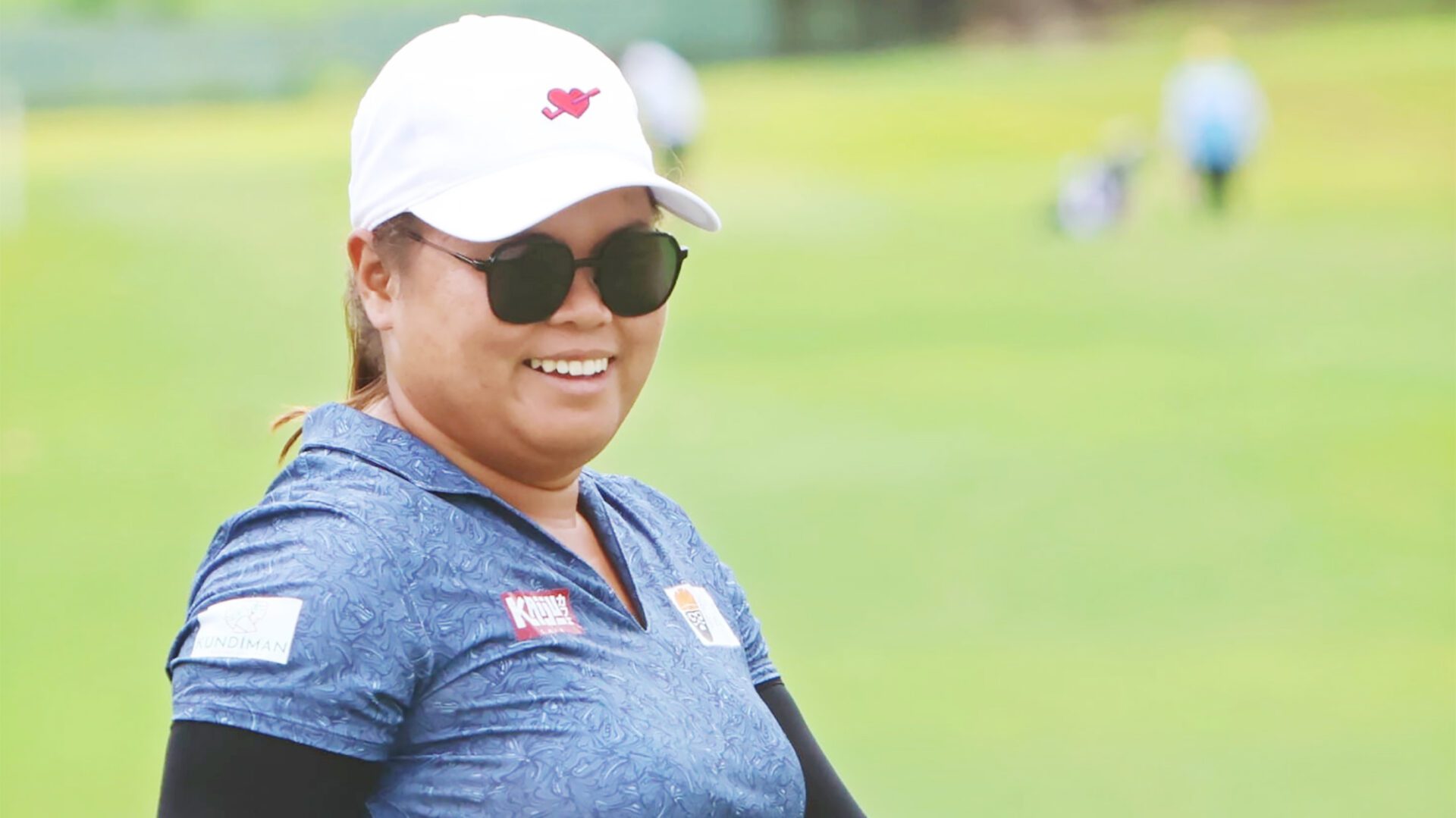 TAKING CHARGE: Gretchen Villacencio flashes a wide smile after taking the early lead.