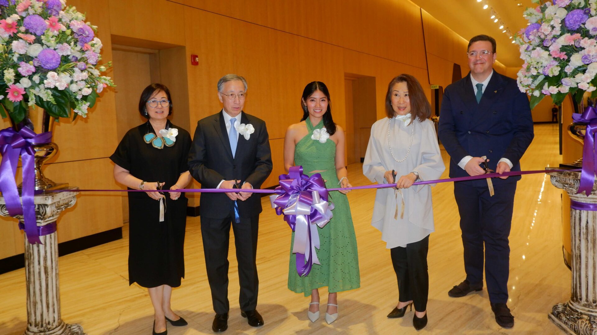 (From left) Peggy Angeles, SMHCC Executive Vice President; Nestor Tan, President and and CEO of BDO Unibank, Inc.; Kara Pangilinan, featured artist; Elizabeth Sy, SMHCC President; and Fabio Berto, General Manager of Conrad Manila.