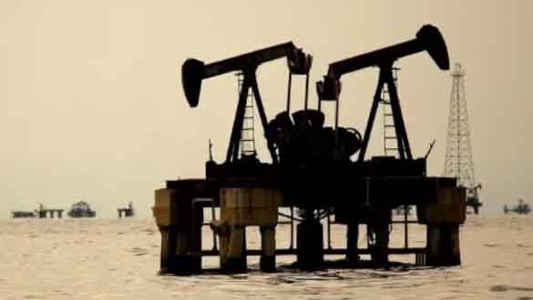 Oil facilities are seen at Venezuela's western Maracaibo lake. (Reuters Photo)