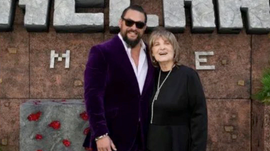 Jason Momoa with his mother