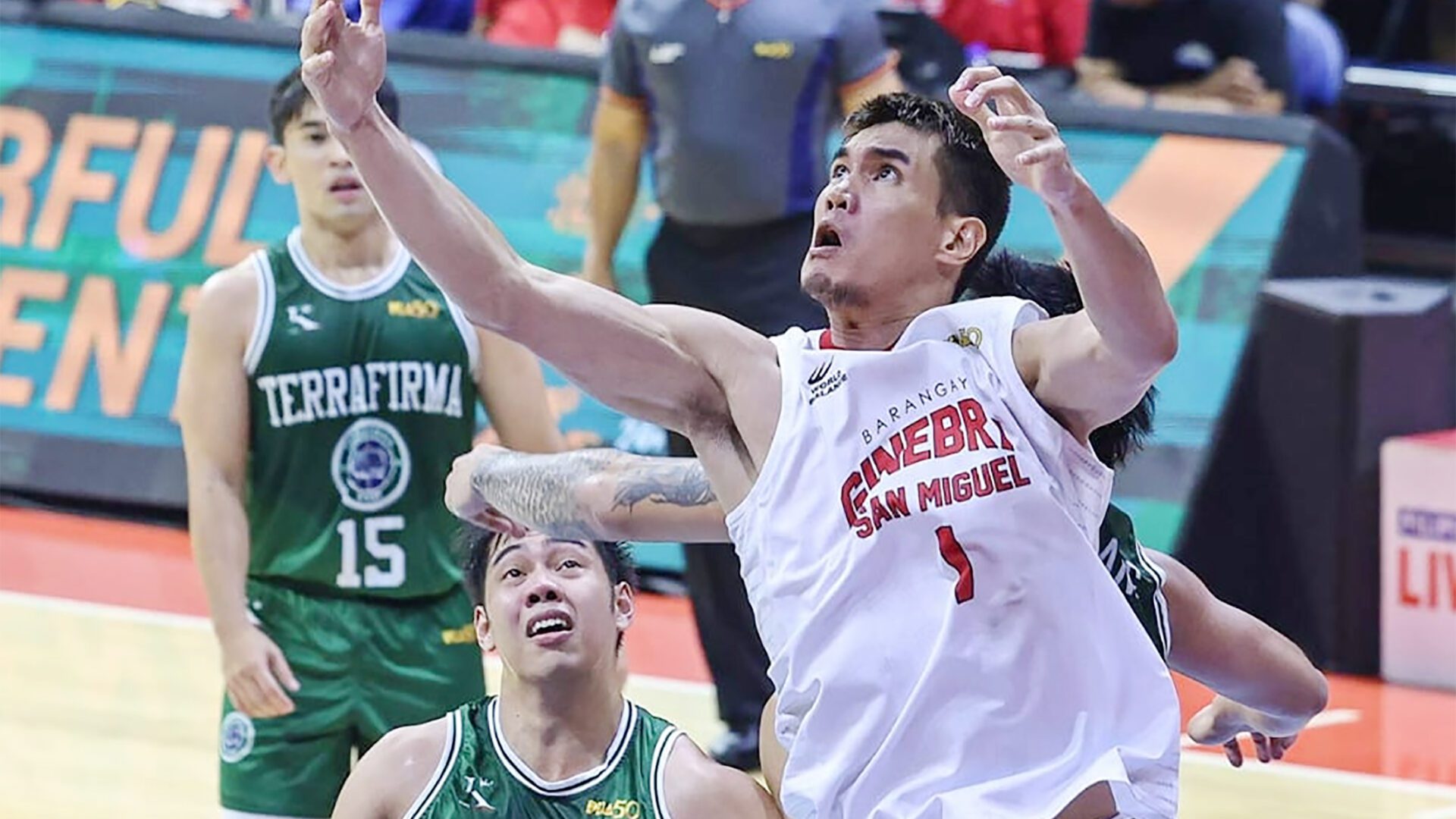 GRITTY: Ginebra big man Troy Rosario finds himself all alone for the rebound against Terrafirma in last Wednesday night’s game won by the Kings 101-80.