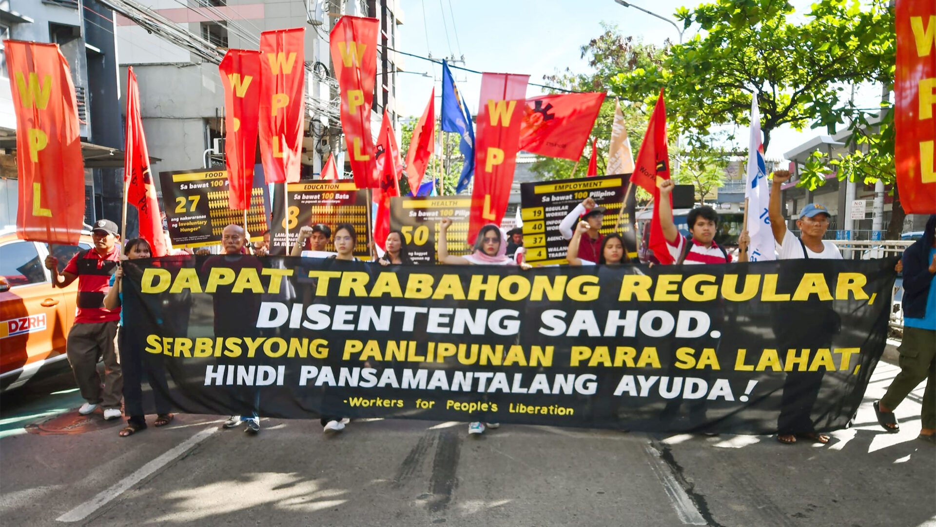 Protest move. Members of progressive groups march to the Mendiola Bridge in Manila on Thursday calling for regular jobs, decent wages and an end to endo. (RHOY COBILLA)